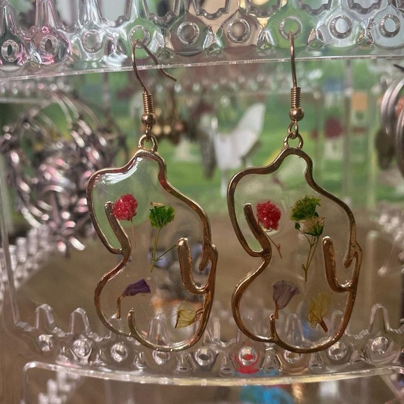 women's body floral earrings - Picture 1 of 3